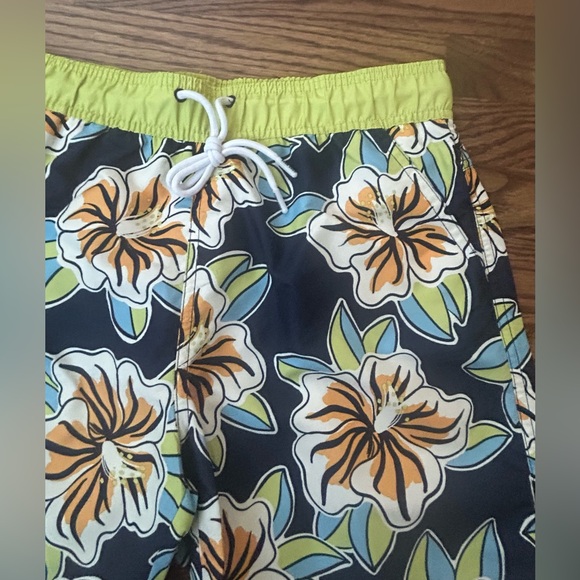 SVRN Sovereign Code Swim Trunks Mens Flower Hawaiian Design Size Small - Picture 2 of 5
